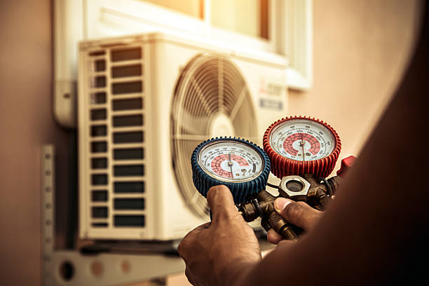 Professional Hvac technician working in Hillsboro, ND